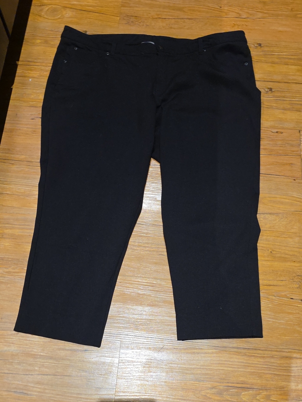 CJ Banks Black Capri Pants